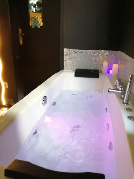 Appartement Avec Sauna Et Balneo Privatifs -Troyes Centre ภายนอก รูปภาพ